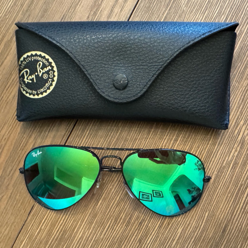 Ray-Ban Aviator Sunglasses with Green Lenses and Black Case